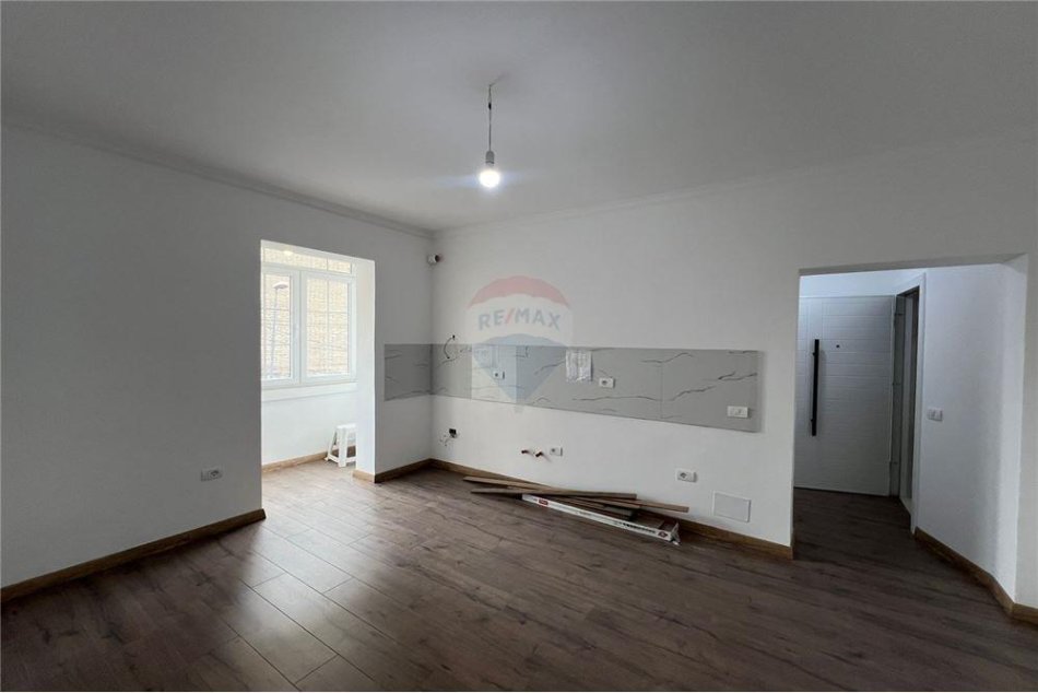 Tirane, shitet apartament 1+1, Kati 2, 56 m² 115,000 € (Shesim apartament 1+1 tek 21-Dhjetori !!)