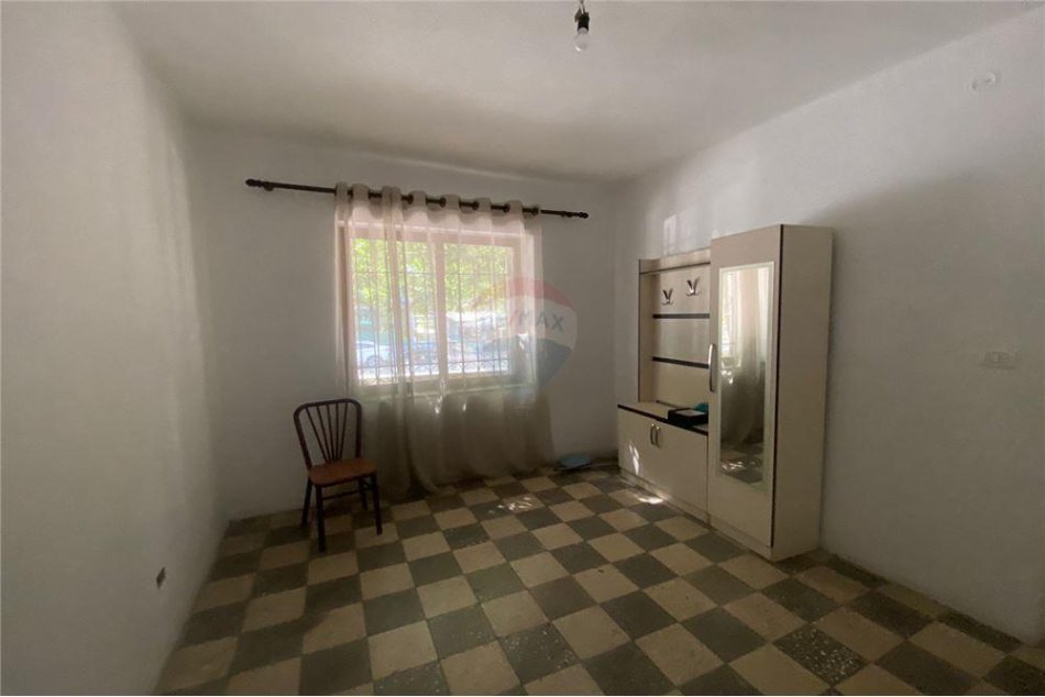 Tirane, jepet me qera apartament 2+1 Kati 3, 71 m² 30,000 € (Apartament 2+1 per qira tek Shkolla e Bashkuar!)