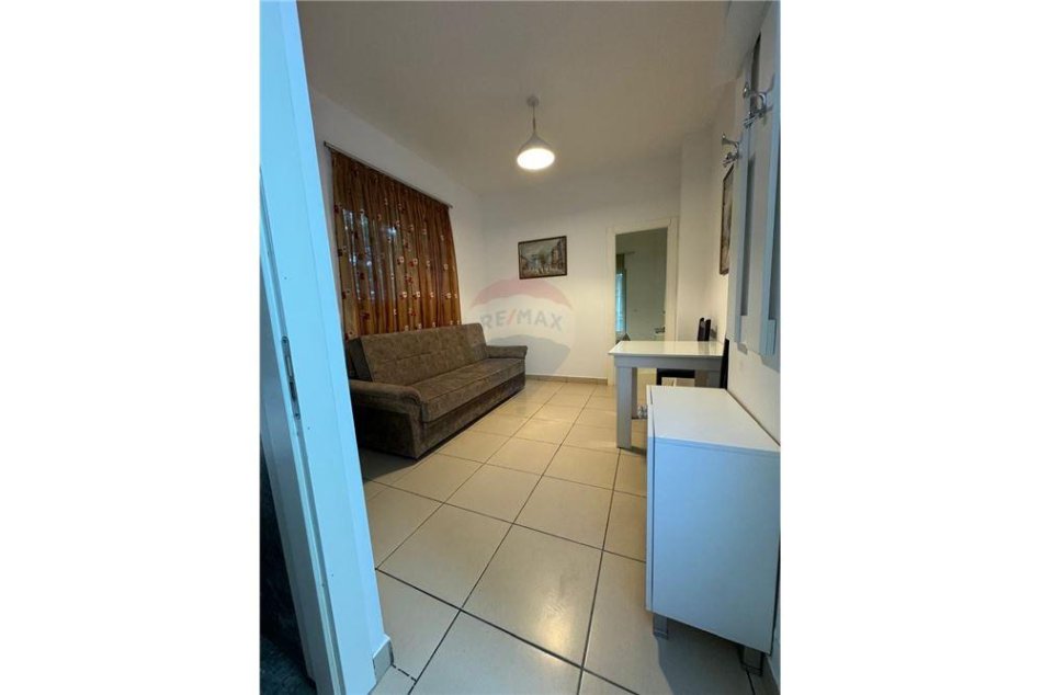 Tirane, jepet me qera apartament 1+1 Kati 0, 48 m² 300 € (Apartament 1+1 me Qira tek Rez. Kodra e Diellit 1!)