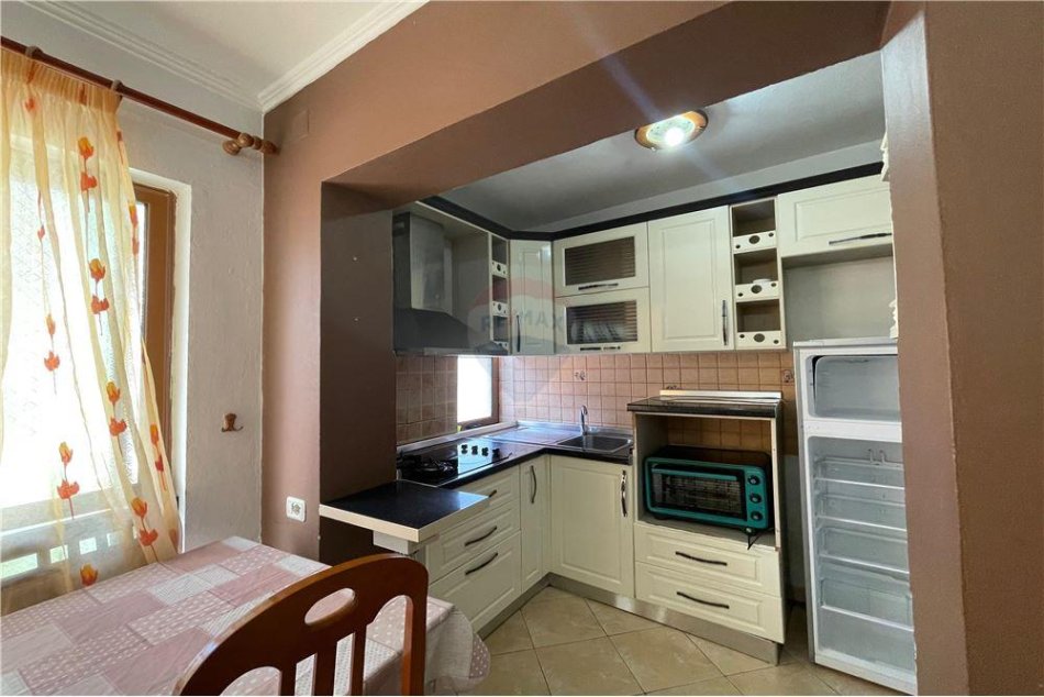 jepet me qera apartament Kati 4, 70 m² 450 € (Apartament 2+1 me qira te Ish Profarma!)