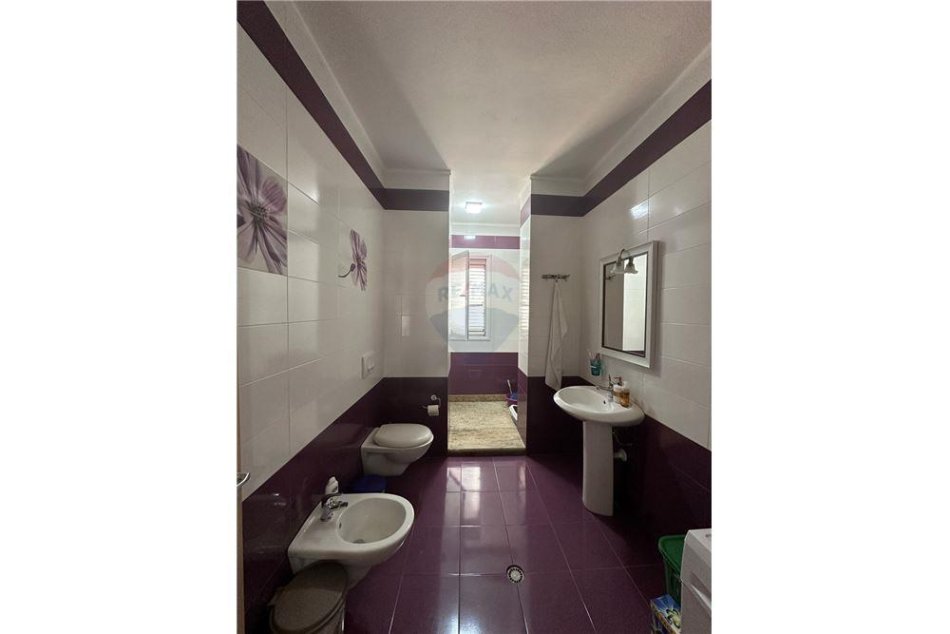 Vlore - Lungomare - Uji i Ftohte, shitet apartament 1+1 Kati 4, 80 m² 90.000 € (Apartament 1+1 ne shitje)