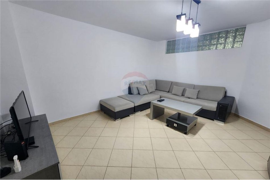Tirane, shitet apartament 1+1 , 70 m² 110.000 € (Shitet Apartament 1+1 tek Ali Demi + garazhe)