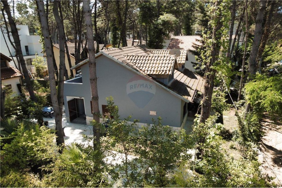 Durres, shitet Vile 2 Katshe , 376 m² 310.000 € (Ofrohet Vile 2 -Kateshe Per Shitje Ne Qerret !)