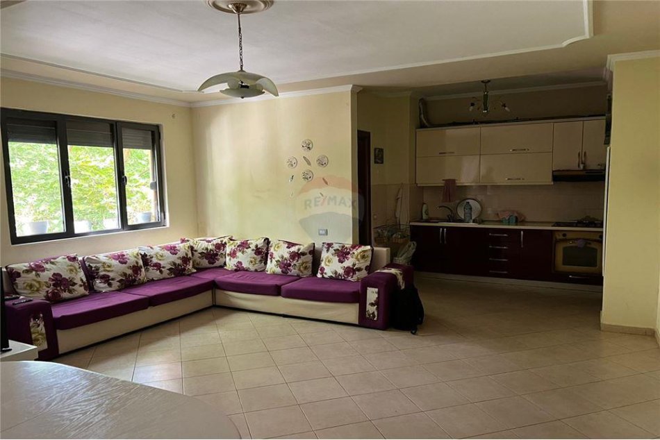 Tirane, shitet 2+1 Kati 1, 100 m² 140.000 € (Shitet Apartament 2+1 Ali Demi)