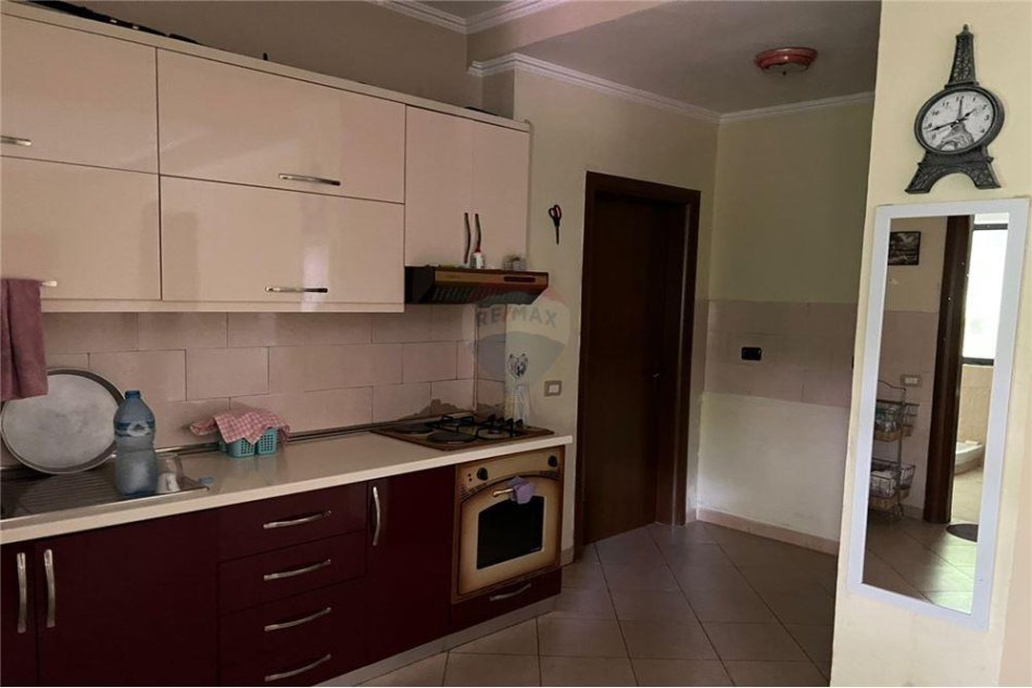 Tirane, shitet 2+1 Kati 1, 100 m² 140.000 € (Shitet Apartament 2+1 Ali Demi)
