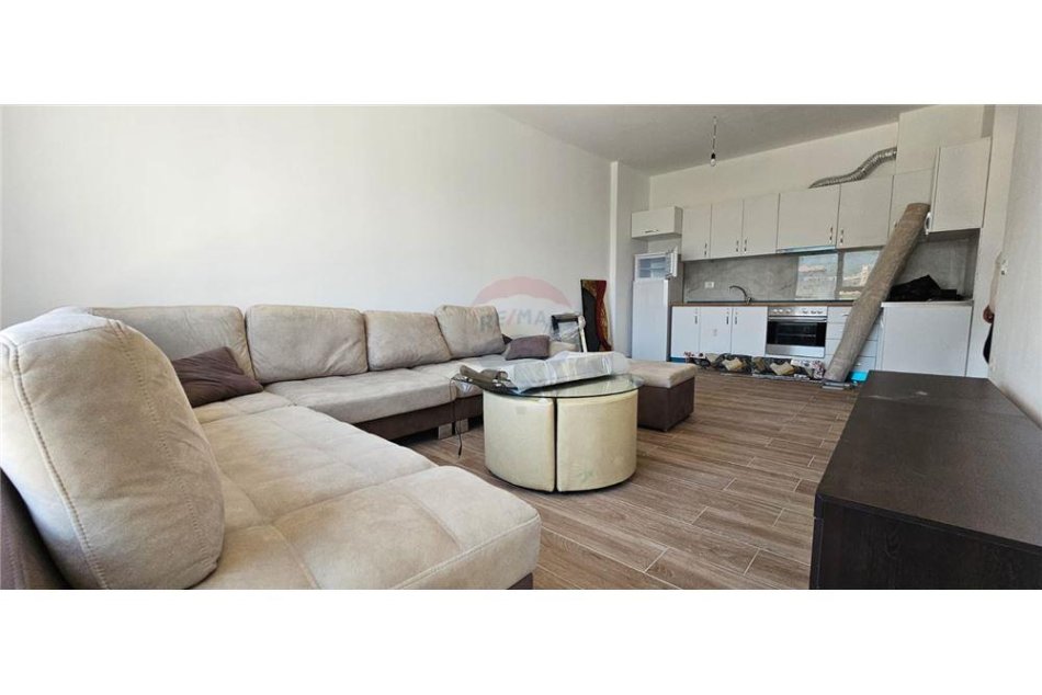 Tirane, jepet me qera apartament 2+1 , 78 m² 500 € (Jepet me qira apartament (2+1), Rr Xhanefize Keko)