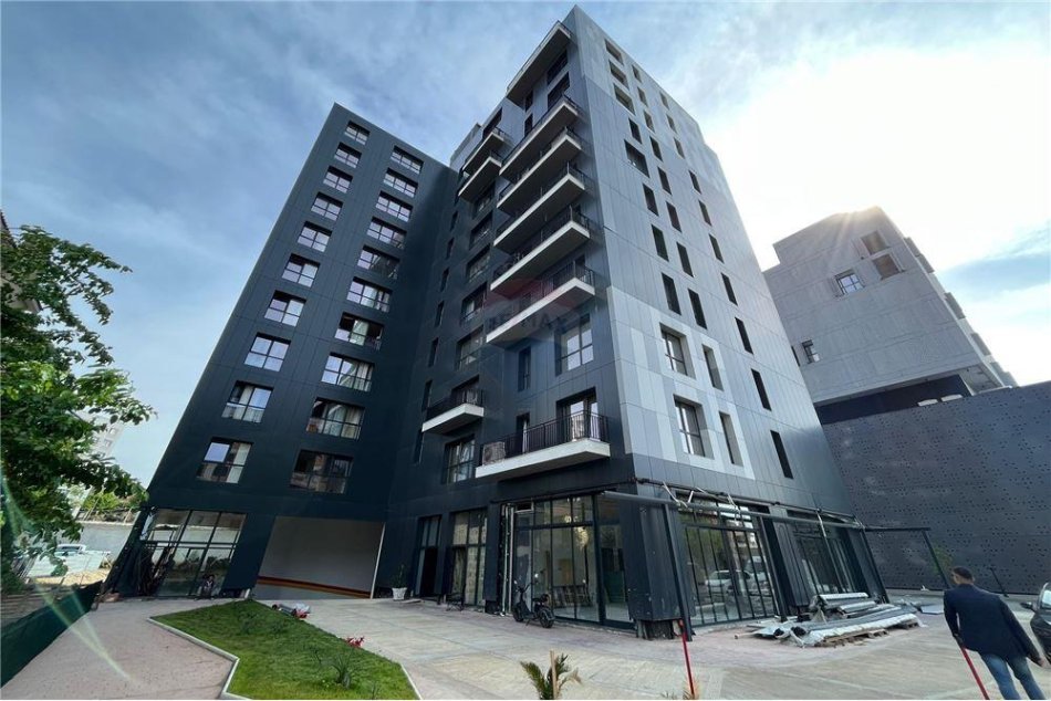 Tirane, shitet apartament 2+1 Kati 2, 102 m² 160.000 € (Apartament 2+1+2 Ngjitur me Emerald Center!)