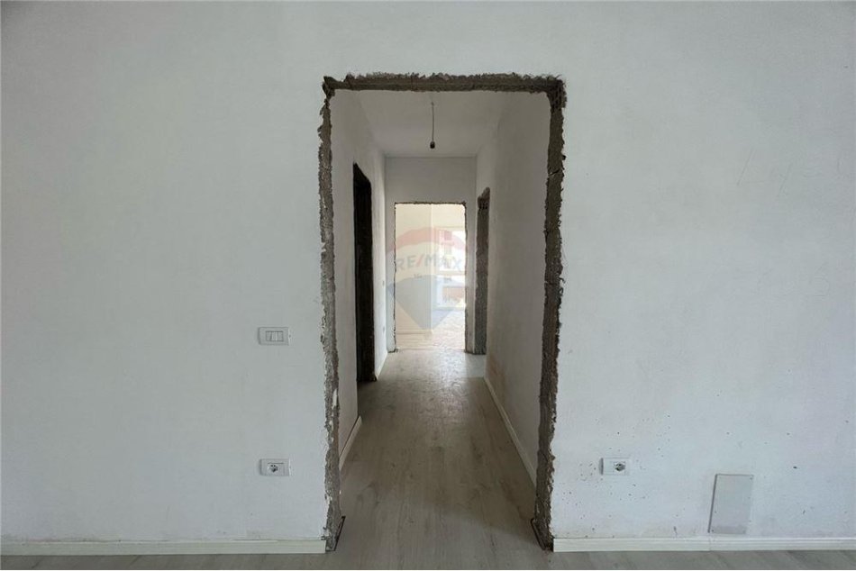 Tirane, shitet apartament 2+1 Kati 2, 102 m² 160.000 € (Apartament 2+1+2 Ngjitur me Emerald Center!)