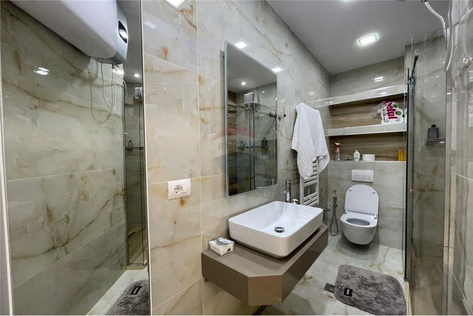 Tirane, jepet me qera apartament 2+1 Kati 2, 80 m² 800 € (21 Dhjetori)