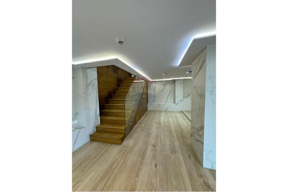 Tirane, jepet me qera ambjent biznesi Kati 0, 80 m² 1.000 € (QIRA AMBJENT BIZNESI 80M2 KOMUNA E PARISIT)
