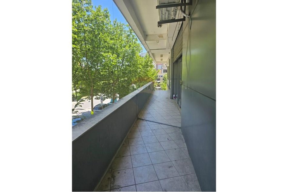 Tirane, jepet me qera ambjent biznesi Kati 1, 120 m² 800 € (JEPET AMBJENT BISNESI ME QIRA PERBALL DELIORGJIT)