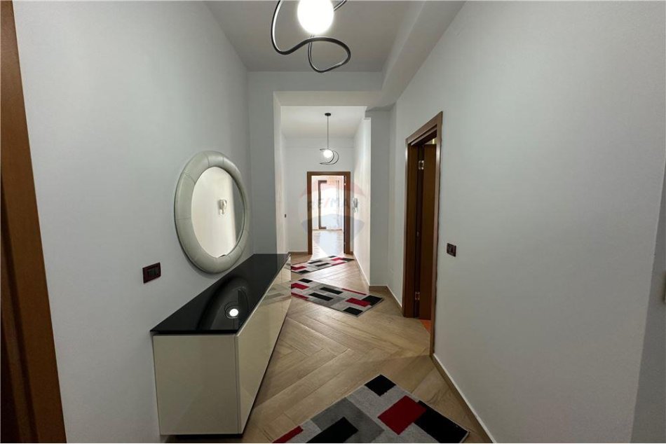 Tirane, jepet me qera apartament 2+1+Ballkon Kati 6, 154 m² 1.500 € (QIRA APARTAMENT 2+1+2 ME VARAND NE BLLOK!)