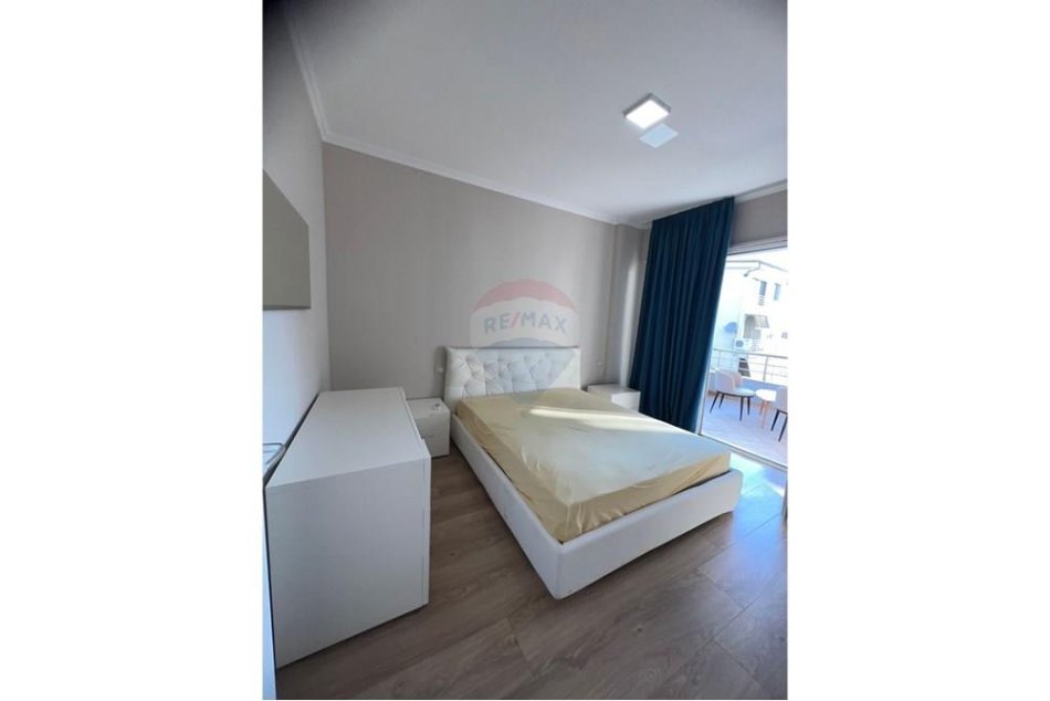 Tirane, jepet me qera apartament 3+1+Ballkon Kati 4, 103 m² 1.000 € (JEPET ME QERA APARTAMENT 3+1+2 TEK LIQENI I THATE)