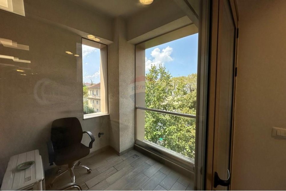Tirane, jepet me qera , 272 m² 5.500 € (Papa gjon Pali 2)
