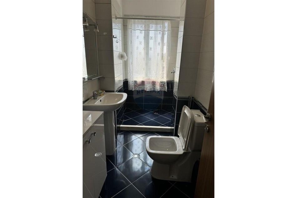 Tirane, shitet apartament 1+1 Kati 2, 72 m² 86.000 € (Fresku)