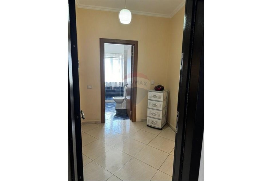 Tirane, shitet apartament 1+1 Kati 2, 72 m² 86.000 € (Fresku)