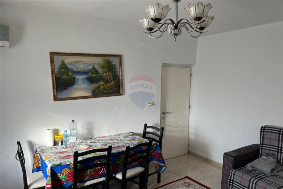Tirane, jepet me qera apartament 1+1 Kati 5, 55 m² 400 € (Rruga Elbasanit)