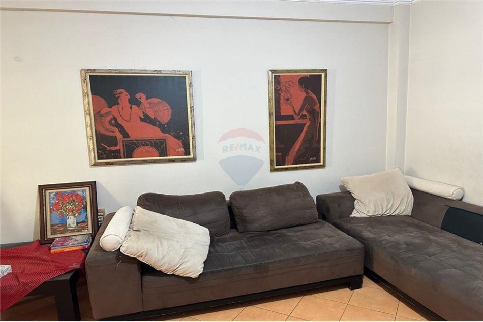 Tirane, shes apartament 2+1 Kati 4, 110 m² 160.000 € (BULEVARDI BAJRAM CURRI)