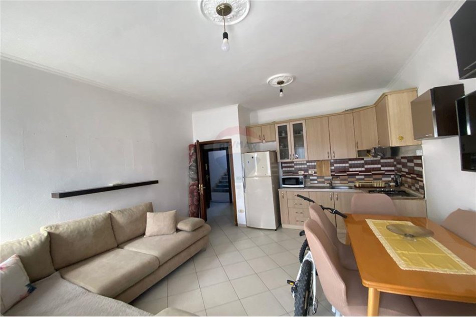 Tirane, jepet me qera apartament 1+1 Kati 7, 50 m² 300 € (Mezeze afer Teuta COMPANY)