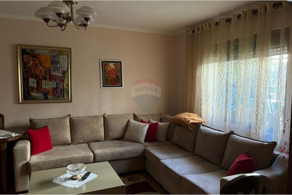 Tirane, shitet apartament 2+1 Kati 1, 75 m² 97.000 € (Ali Dem)