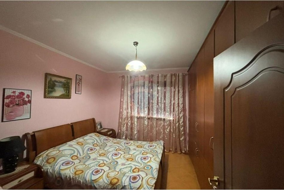 Tirane, shitet apartament 2+1 Kati 1, 75 m² 97.000 € (Ali Dem)