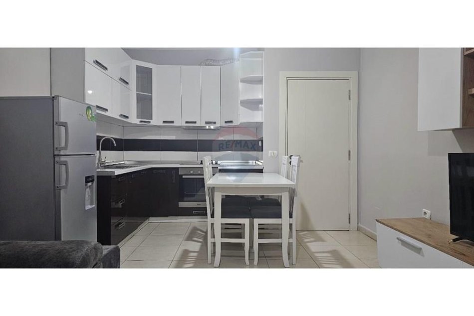 Tirane, jepet me qera apartament 1+1 Kati 3, 56 m² 450 € (Astir)