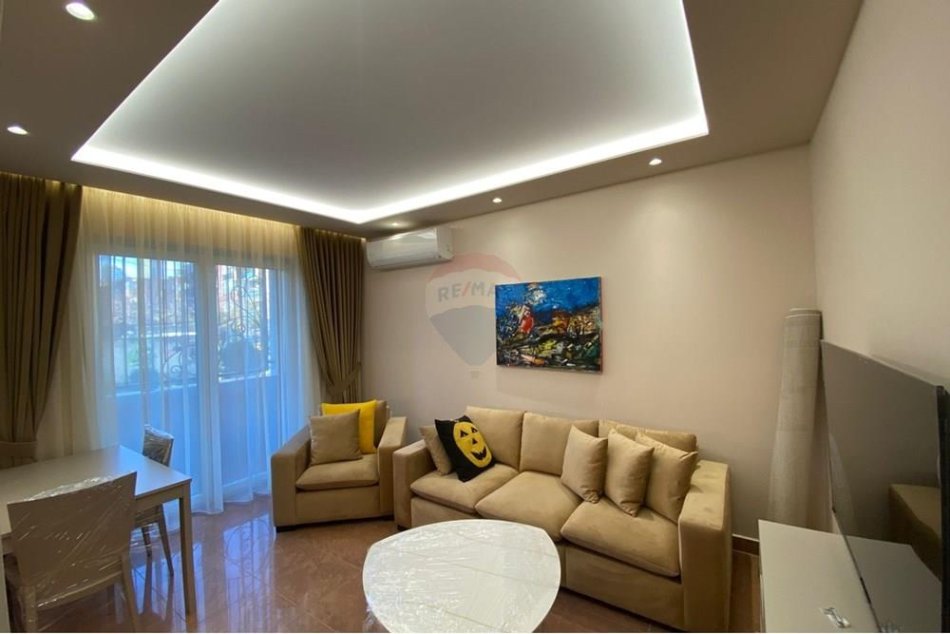 jepet me qera apartament 2+1 Kati 1, 77 m² 600 € (Rruga Qemal Stafa)