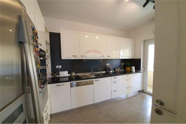 Tirane, shitet apartament 3+1 Kati 2, 164 m² 440.000 Euro (Rruga Ramazan Begu)