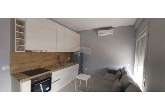 Tirane, jepet me qera apartament 1+1 Kati 2, 450 Euro (Rr. e Dibres)