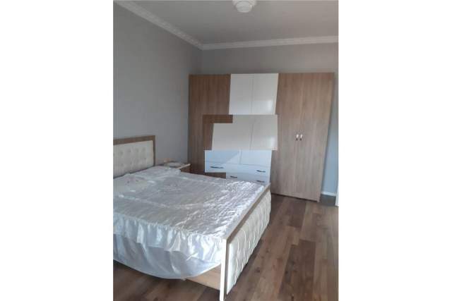 Tirane, jepet me qera apartament 3+1 Kati 2, 170 m² 50.000 Leke (porcelan)