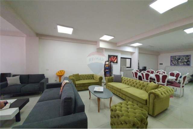 Tirane, shitet dyqan Kati 0, 137 m² 280.000 Euro (Ish ekspozita)