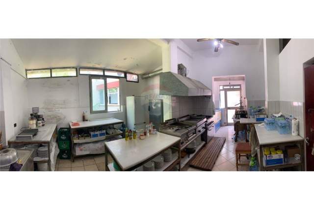 Fier, jepet me qera ambjent biznesi Kati 0, 183 m² 1.100 Euro