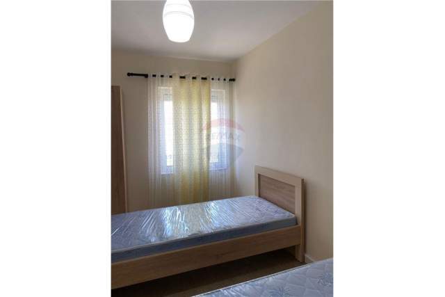 Tirane, jepet me qera apartament 2+1 Kati 7, 99 m² 420 Euro (Laprak)