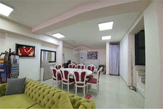 Tirane, shitet dyqan Kati 0, 137 m² 280.000 Euro (Ish ekspozita)