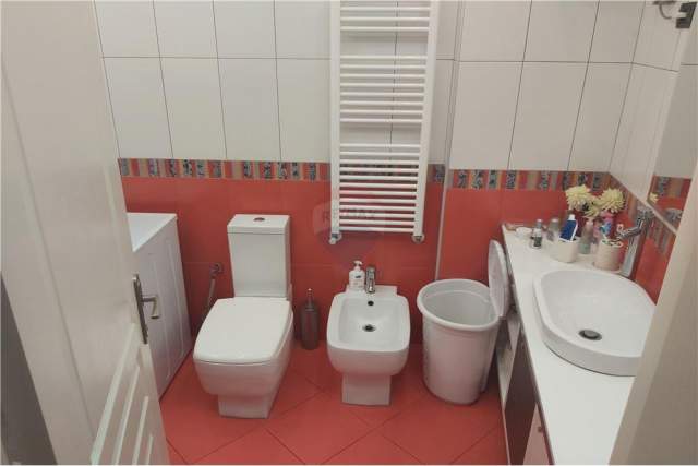 Tirane, shitet apartament 2+1 Kati 3, 170.000 Euro (Komuna e Parisit)