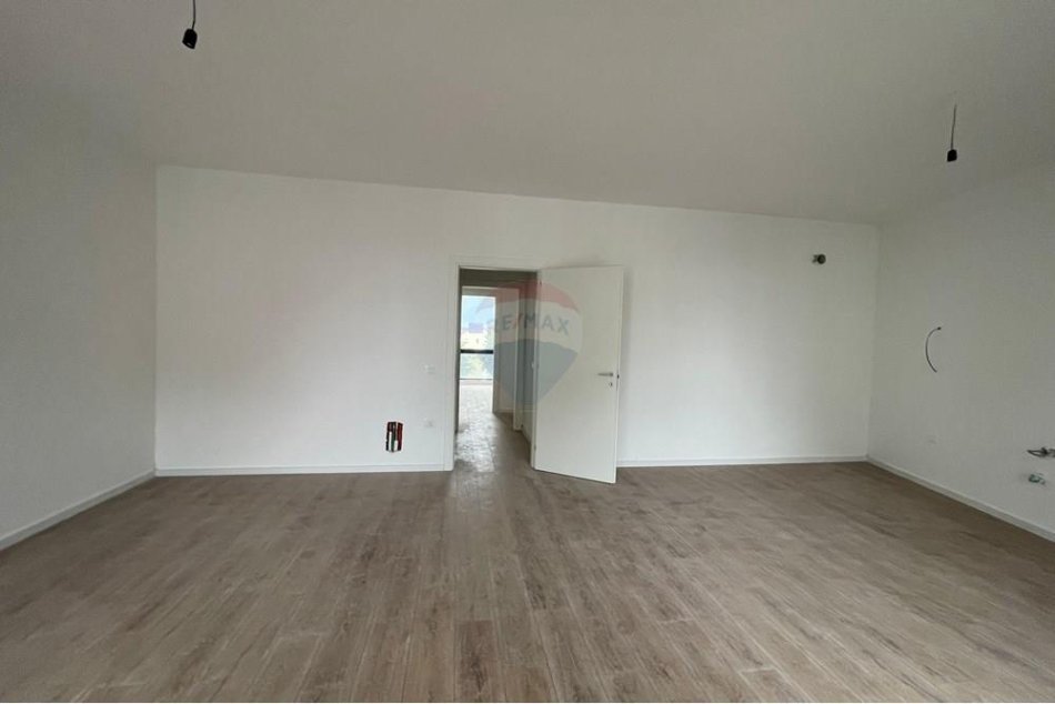 Tirane, shitet apartament 3+1 Kati 4, 154 m² 225.000 € (Bulevardi i Ri)