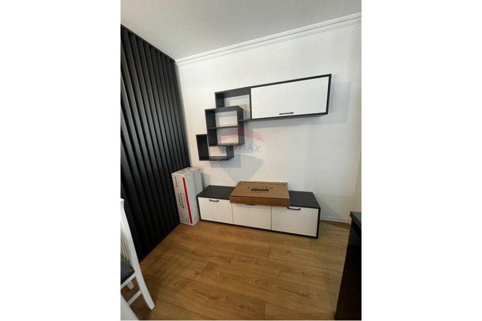 Tirane, jepet me qera apartament 1+1 Kati 2, 35 m² 450 € (Garsionere per qera prane Rruges se Kosovareve)