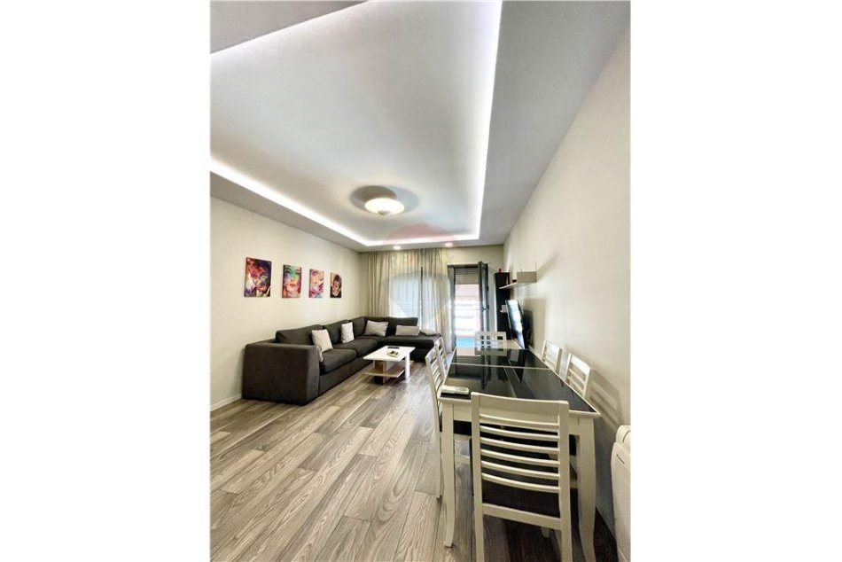 Tirane, jepet me qera apartament 1+1 Kati 6, 75 m² 650 € (Rruga e Kavajes - Kompleksi Delijorgji)