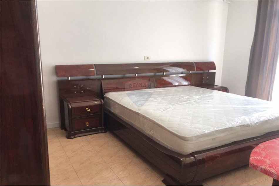Tirane, jepet me qera apartament 2+1 Kati 4, 77 m² 550 € (Rruga e Durrësit)