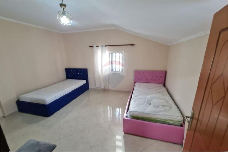 Tirane, jepet me qera apartament 1+1 , 65 m² 350 € (Rruga Aleksander Moisiu - Kinostudio)