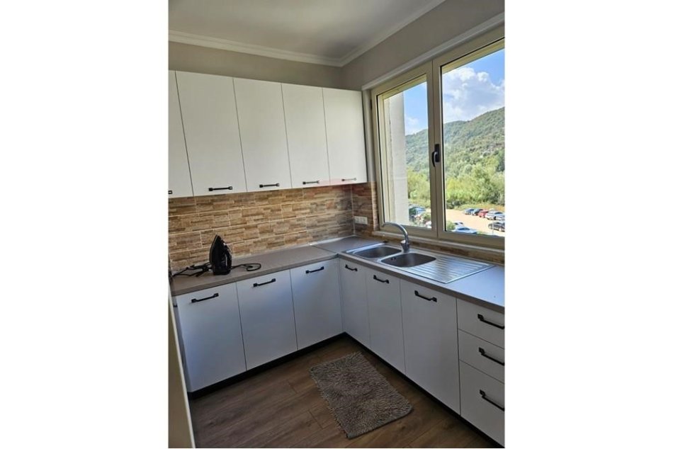 Tirane, jepet me qera apartament 2+1 , 110 m² 850 € (Apartament 2+1+post parkimi tek Liqeni i Thate!)