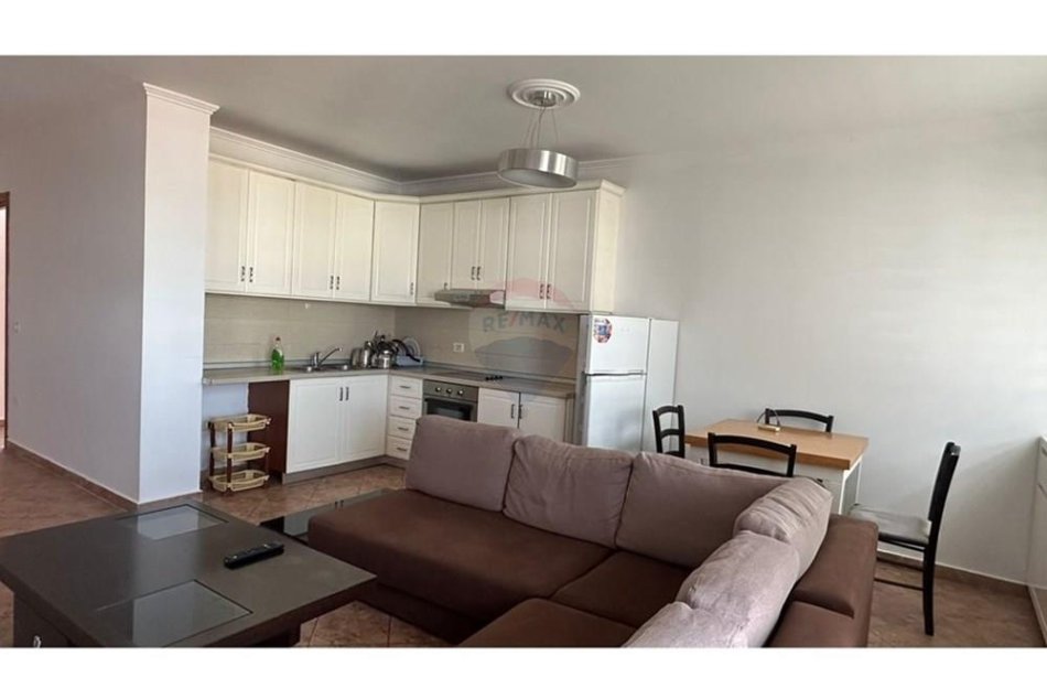 Tirane, jepet me qera apartament 2+1 , 100 m² 600 € (Pazari i Ri, Rruga Tefta Tashko,)