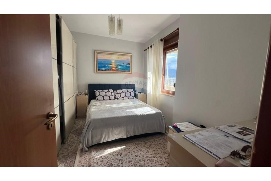 Tirane, shitet apartament 1+1 Kati 2, 62 m² 155.000 € (Apartament 1+1 ne qender te Tiranes!)