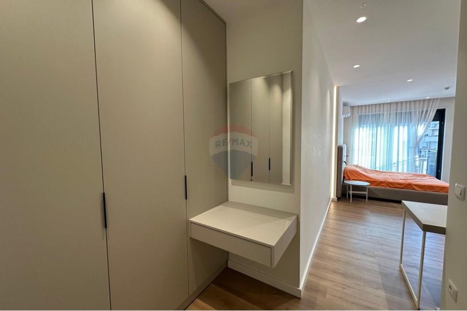 Tirane, jepet me qera garsonier Kati 3, 42 m² 450 € (liqeni i thate)