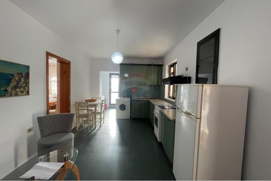 Tirane, jepet me qera apartament 1+1 Kati 2, 50 m² 450 € (Mozaiku - 21 Dhjetori)