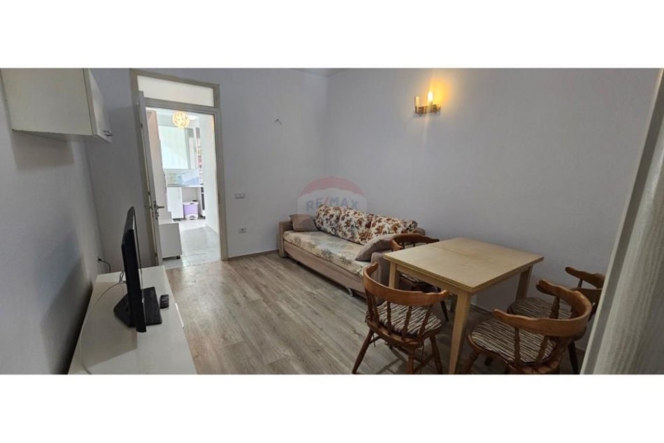 Tirane, jepet me qera apartament 1+1 , 50 m² 400 € (Rruga Ali Demi)