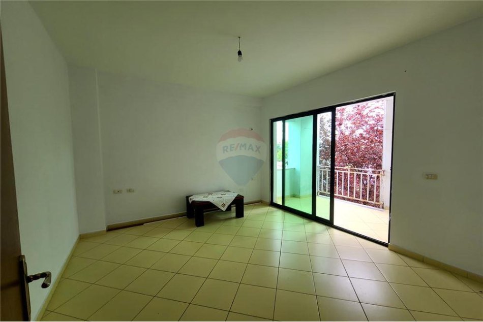 Tirane, jepet me qera apartament 2+1 Kati 1, 115 m² 350 € (Rruga Agon - Laprakë)