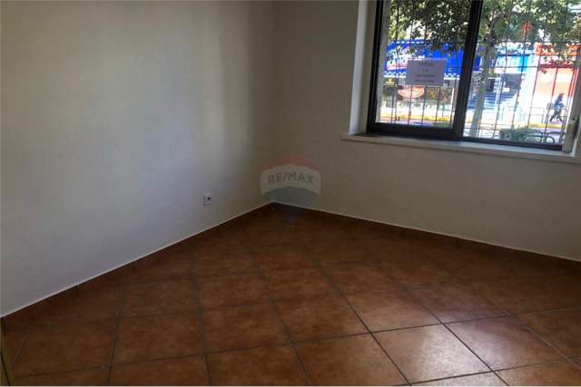 Tirane, jepet me qera ambjent biznesi Kati 1, 84 m² 650 Euro (Sheshi Wilson)