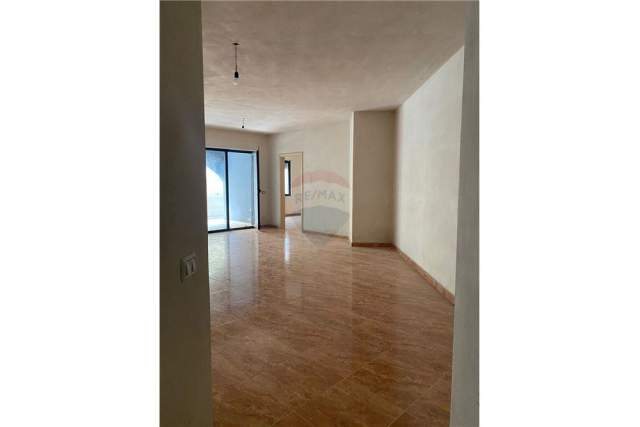 Vlore, shitet apartament 1+1+BLK Kati 3, 9.895 m² 103.000 Euro (Bulevardi Ismail Qemali)