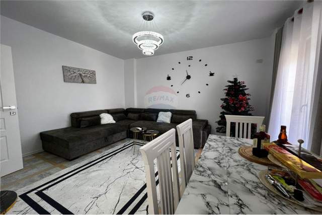 Tirane, shitet apartament 1+1 Kati 1, 75 m² 72.000 Euro (Prane Xhamis)